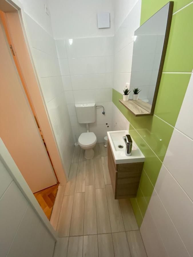 Sobe Kaki In Kivi Hostel Izola Exterior photo