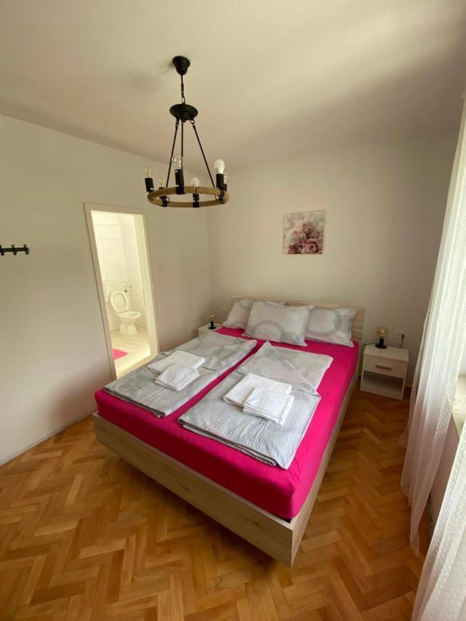 Sobe Kaki In Kivi Hostel Izola Exterior photo