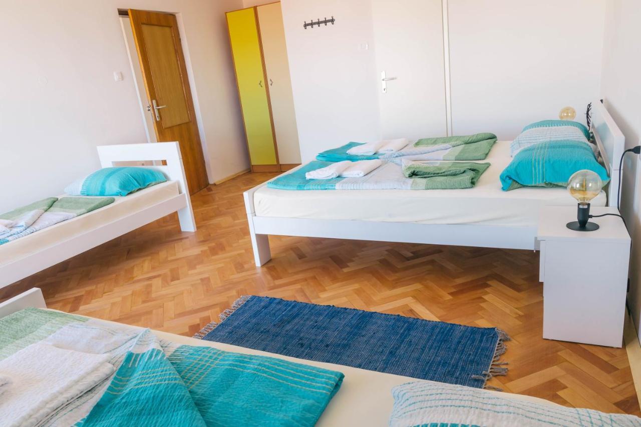 Sobe Kaki In Kivi Hostel Izola Exterior photo