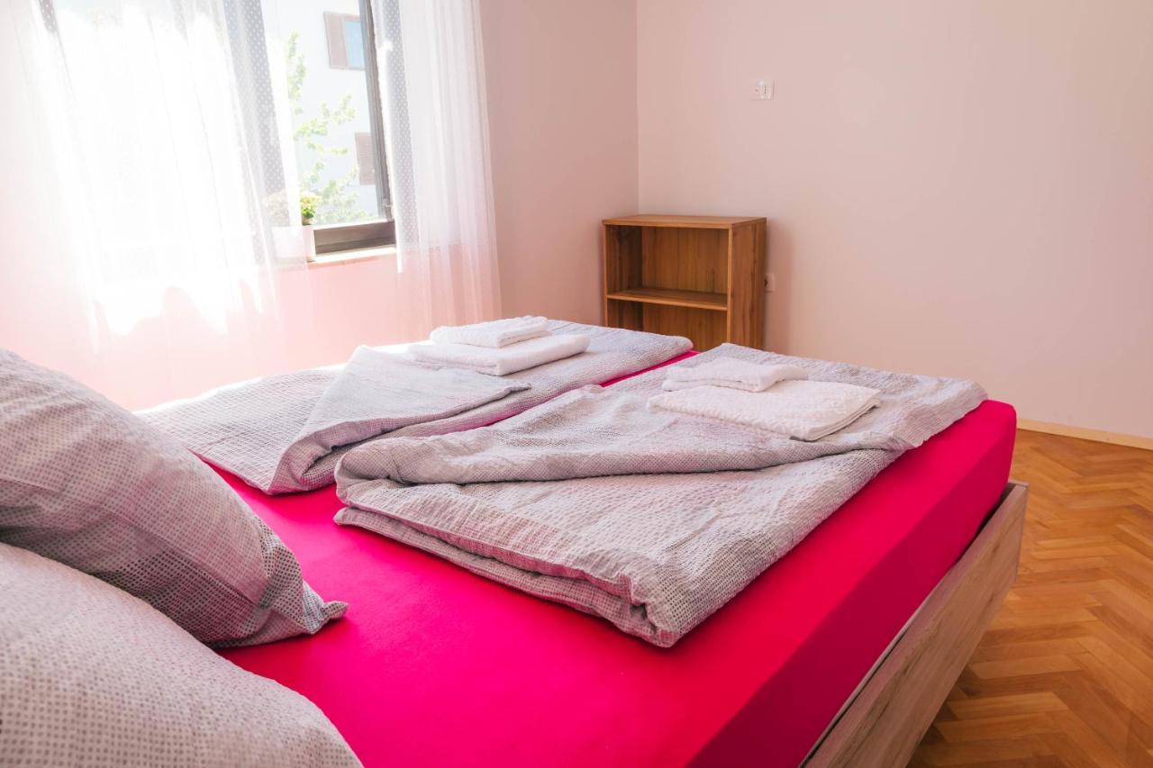 Sobe Kaki In Kivi Hostel Izola Exterior photo